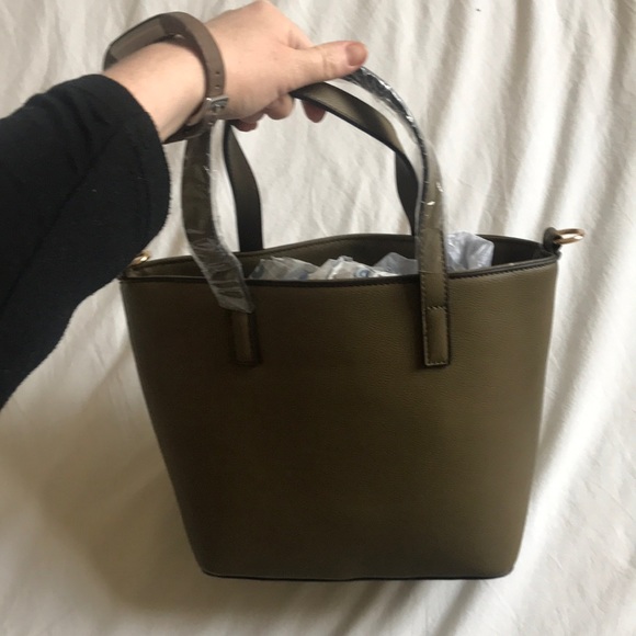 Olive 🫒 Green Handbag - Picture 2 of 9